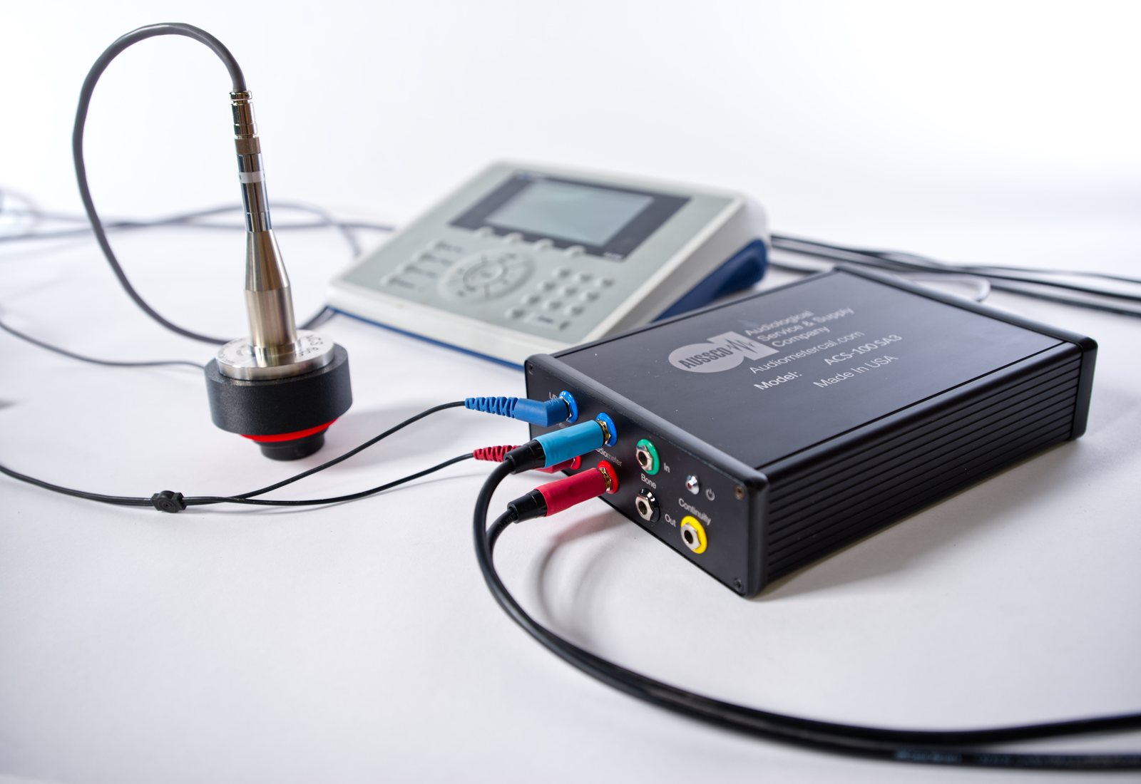 ACS-100 SA3 connected to an audiometer, with a measurement microphone mounted on a coupler