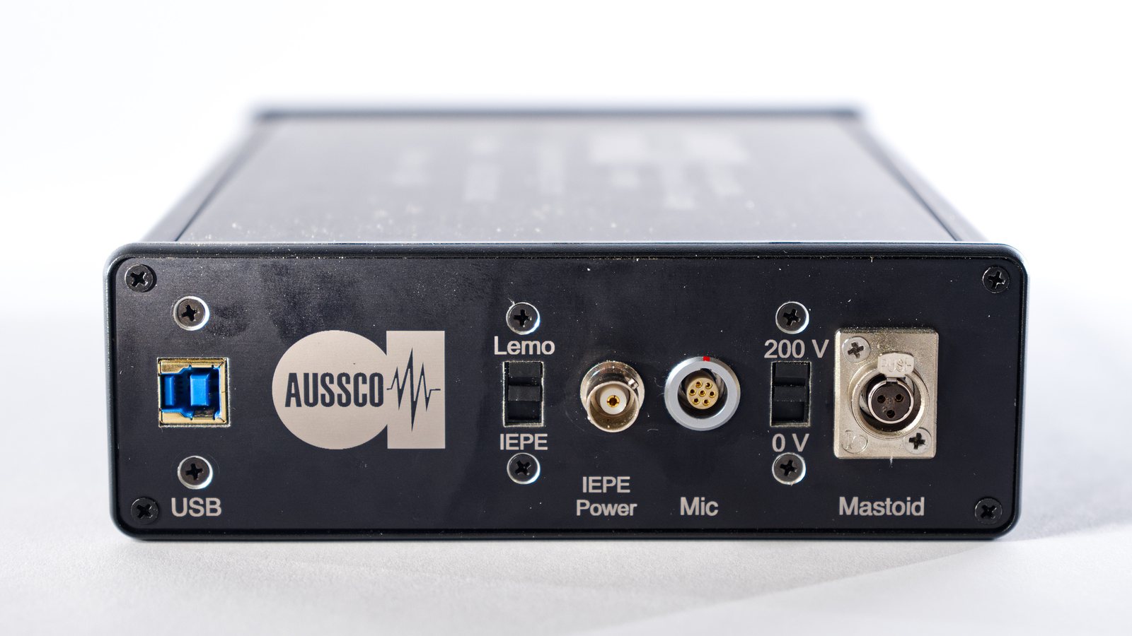 Rear panel of the ACS-100 SA3 with USB, IEPE power, microphone and mastoid connectors